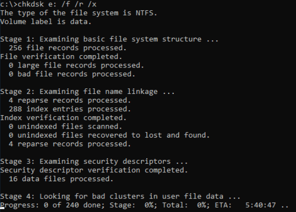 Image de l'exécution de chkdsk pour réparer l'erreur de disque qui a causé l'ordinateur ne démarre pas